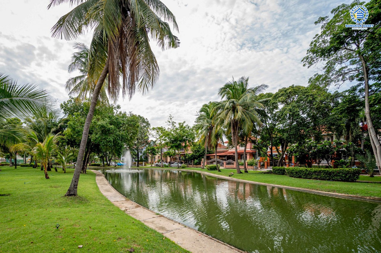 บ้านมือสองตกแต่งใหม่ โครงการ วรารมย์ เพชรเกษม81 แบรนด์ Q.House รองรับทุกความสุขใกล้ส่วนกลาง เนื้อที่ 64.1 ตร.ว. ฟังก์ชัน 4 ห้องนอน 3 ห้องน้ำ 1 ห้องอเนกประสงค์ จอดรถได้ 2 คัน บนทำเลใกล้ The Mall บางแค และเชื่อมต่อ ถนนกาญจนาฯ ถนนบางบอน และถนนพุทธมณฑลสาย4